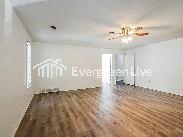 7392 Woodshire Rd — Photo 9