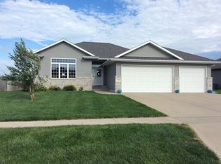 1308 Clairmont Cir, Sergeant Bluff, IA 51054