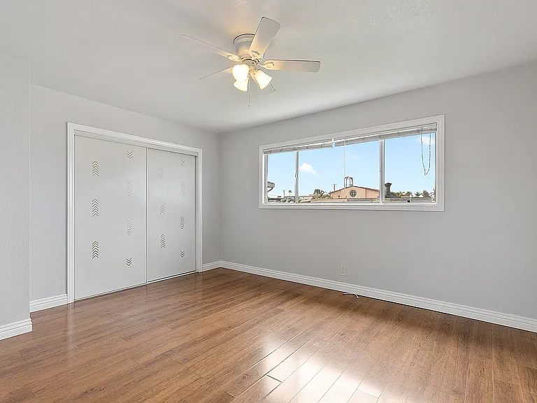 1265 Van Horne Ln — Photo 12