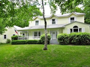 1 Foxcroft Ln, Collinsville, CT 06019