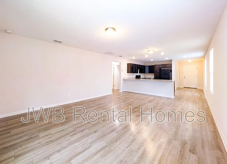 8000 Dandy Ave — Photo 3