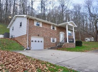 3920 Indian Creek Rd, Elkview, WV 25071