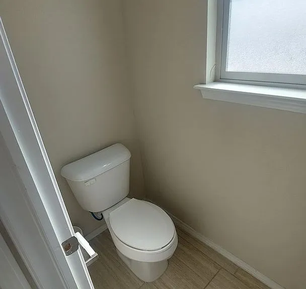 800 Caterick St — Photo 38