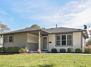 4200 Peacock Ct, Rolling Meadows, IL 60008