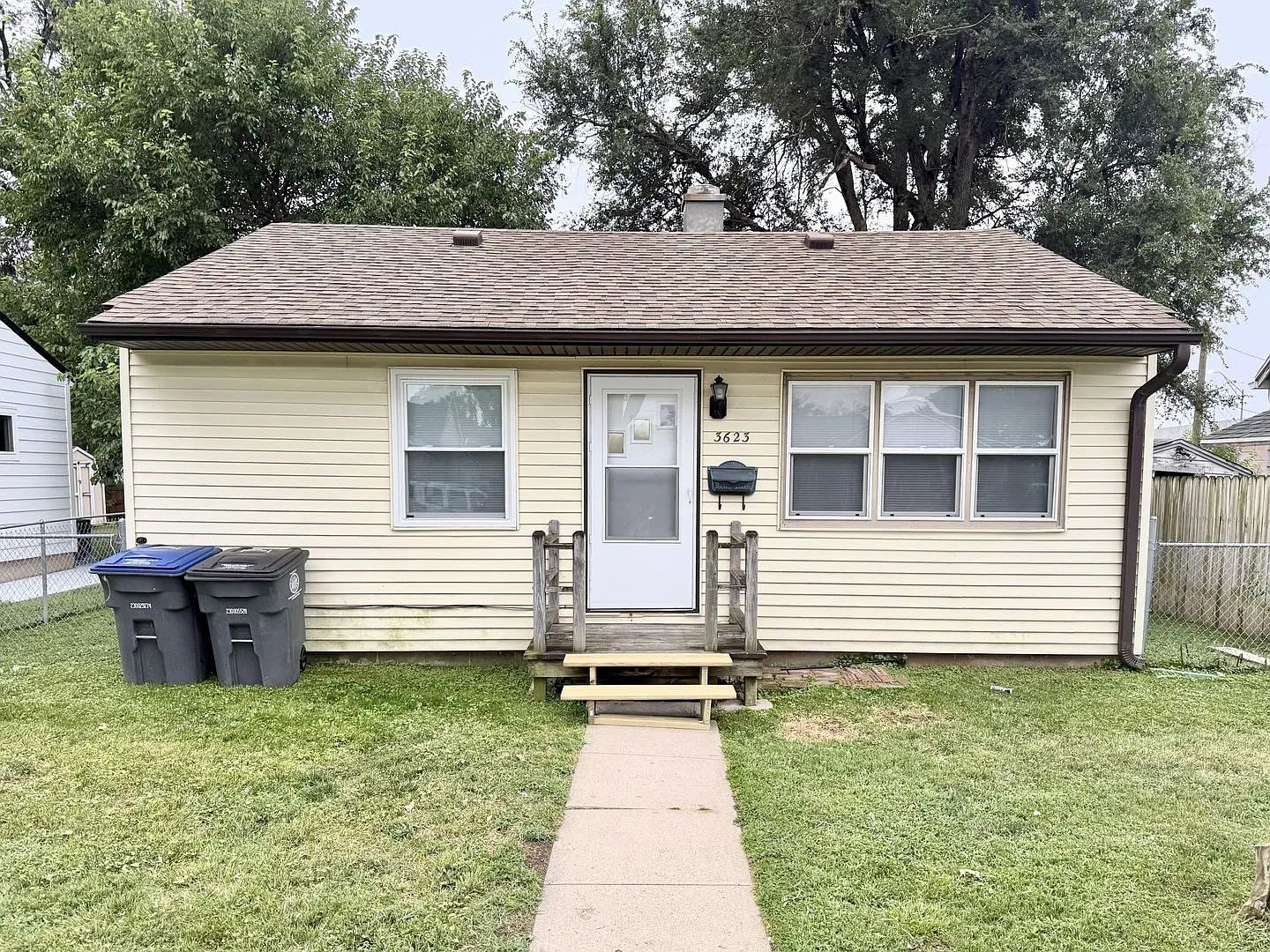 2 Bedroom Home with Easy Interstate Access — Photo 1