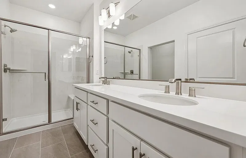 2 bed, 2.0 bath, 1185 sqft, $4,180 — Photo 2