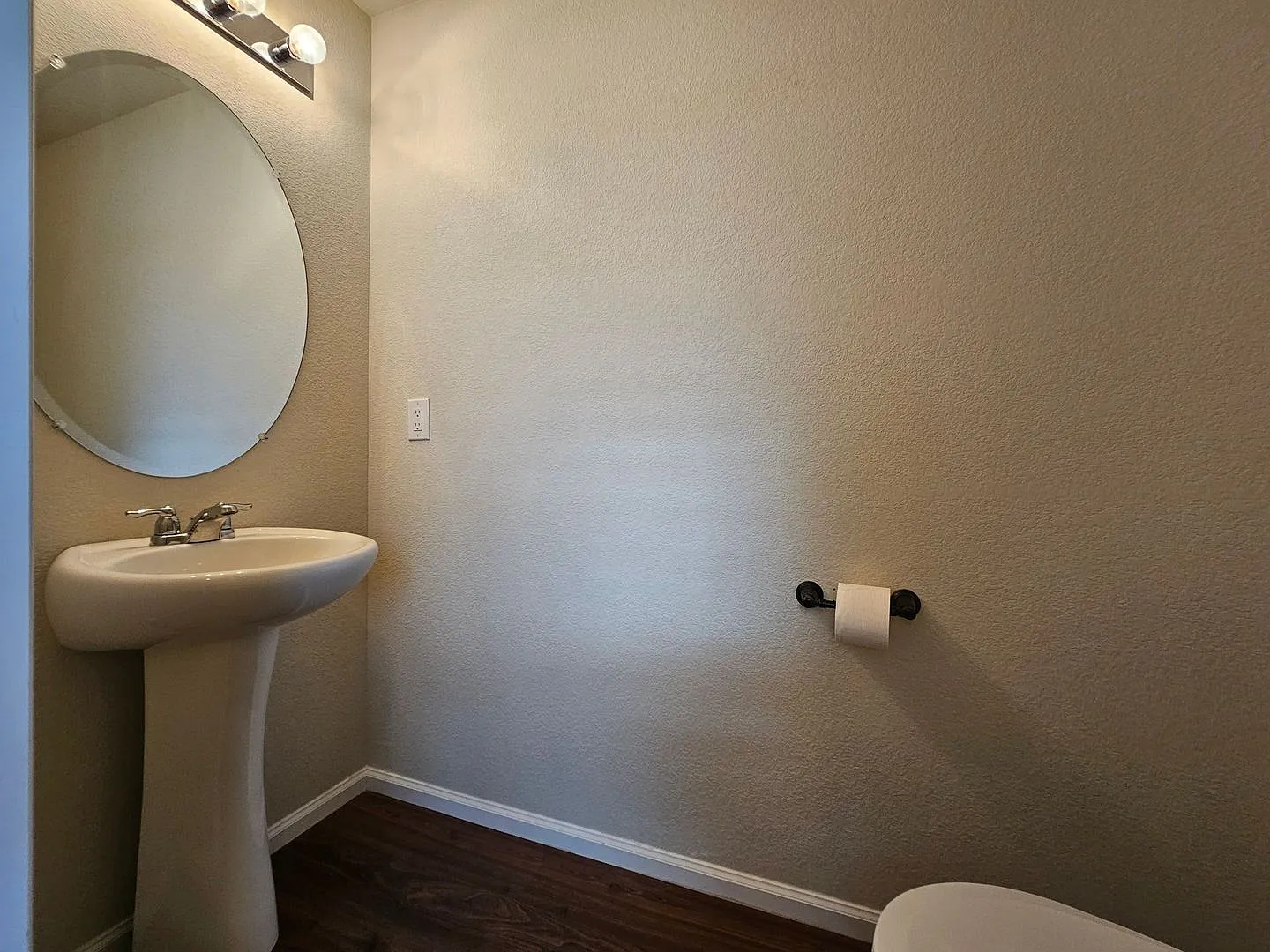 Well-maintained 3-bedroom, 3-bathroom in Lorson Ranch! — Photo 4