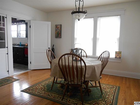 5th image of 215 N Sycamore St