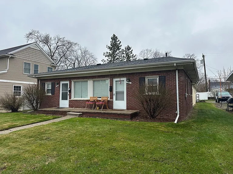 761 Adams St — Photo 4