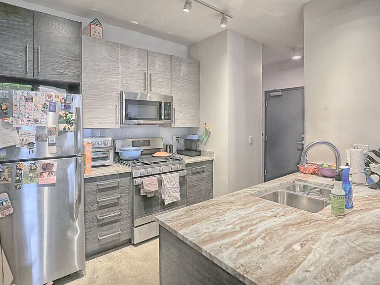 East Village Lofts- 1062 N. Ashland Ave — Photo 14