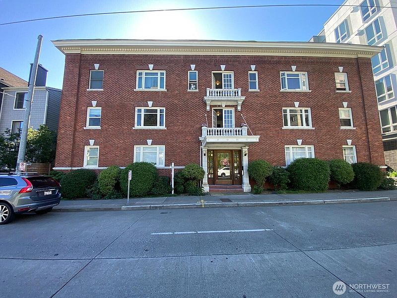 2nd image of 4725 15th Avenue NE #14