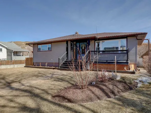 220 W 3rd St E, Drumheller, AB T0J 0Y4