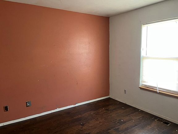 5th image of 1440 Pioneer Dr