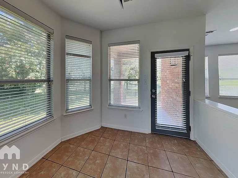 2809 Winding Shore Ln — Photo 6