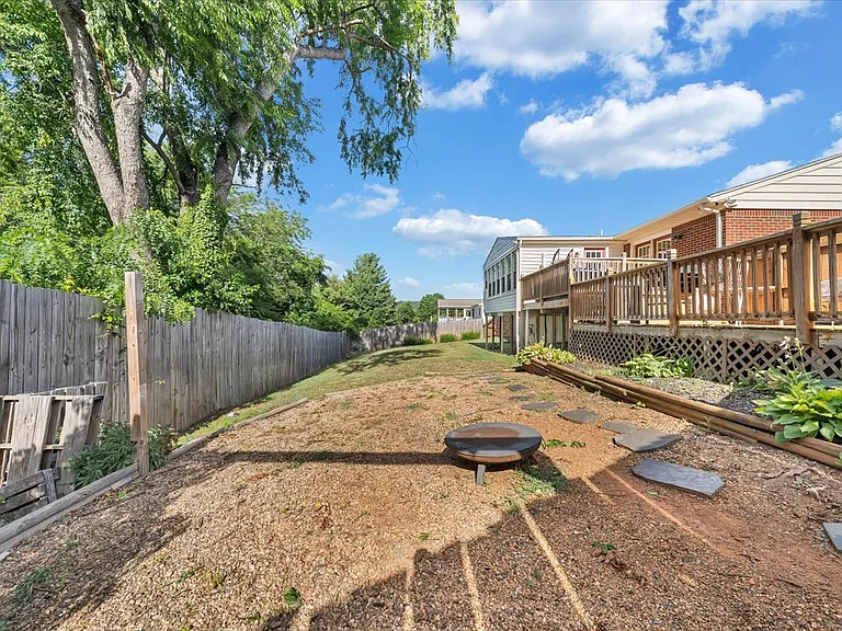 621 Aragona Dr — Photo 76