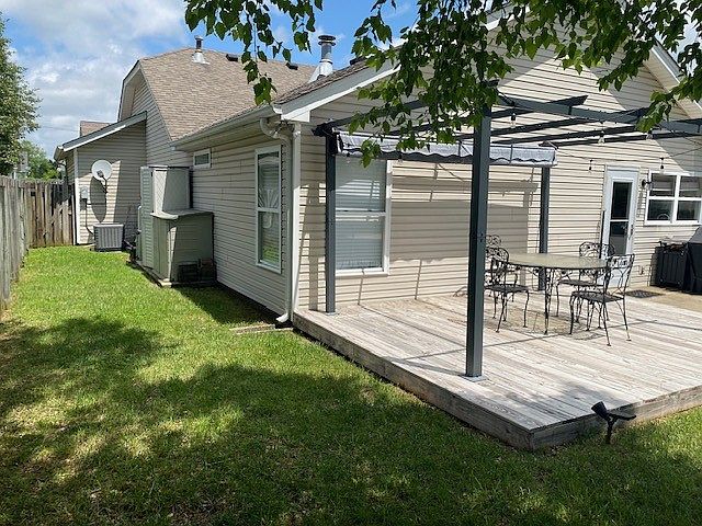 2nd image of 1909 Brookmeadow Ct