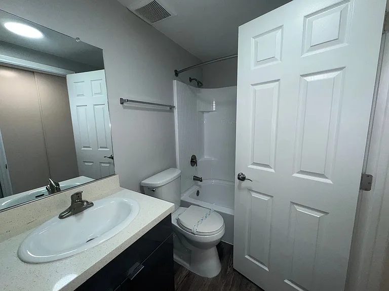 Villa Del Sol Apartments — Photo 39