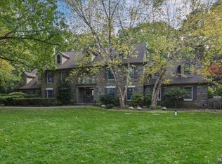 1 Deer Trl, Franklin Lakes, NJ 07417