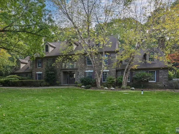 1 Deer Trl, Franklin Lakes, NJ 07417