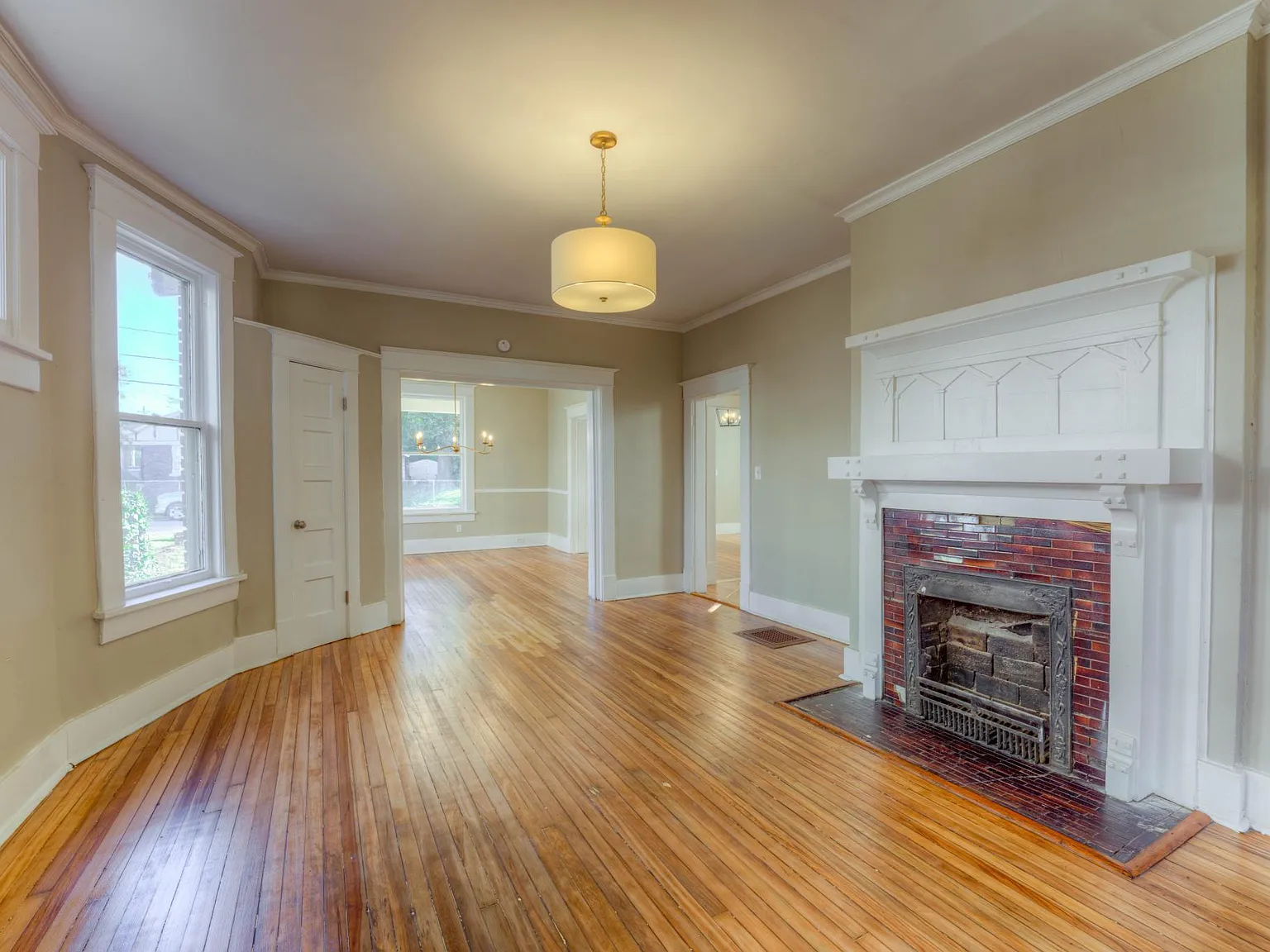 4 bed, 2364 sqft, $2,300 — Photo 3