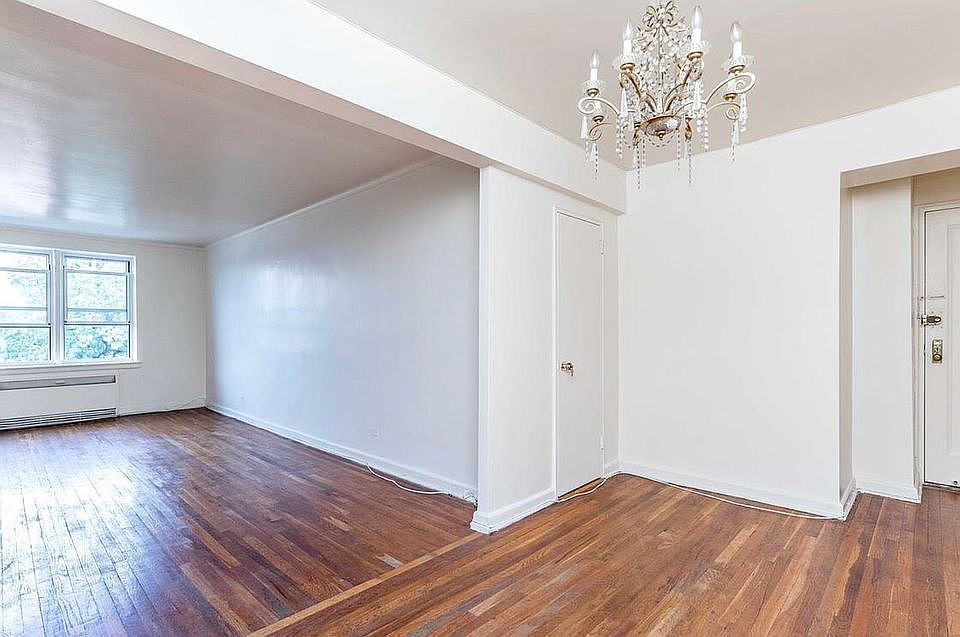 Big Living Rm & Dining Foyer