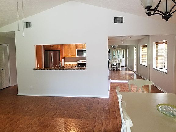 4th image of 8540 SE Eaglewood Way