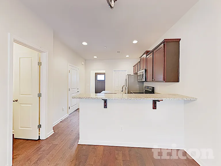 302 Woodfern Ct — Photo 5