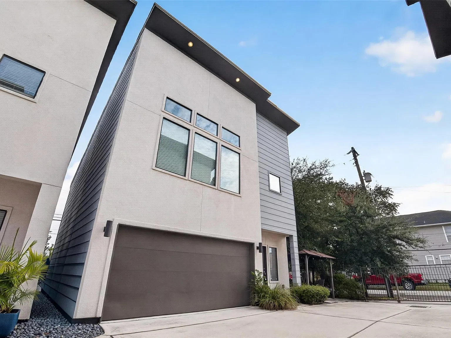 3 bed, 2.5 bath, 1540 sqft, $2,150 — Photo 2