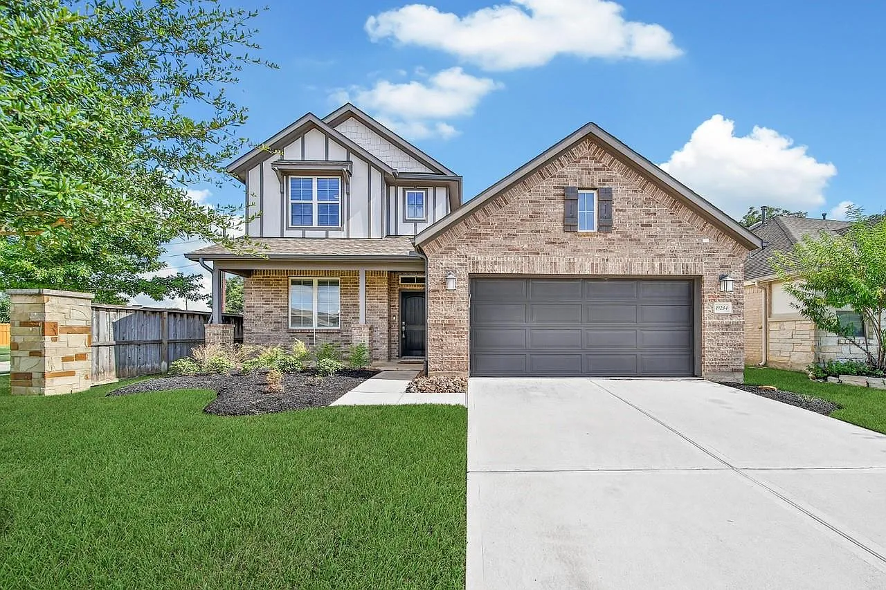 4 bed, 3.0 bath, 2804 sqft, $2,995 — Photo 1