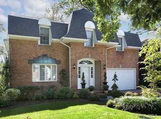 92 Arrandale Rd, Rockville Centre, NY 11570