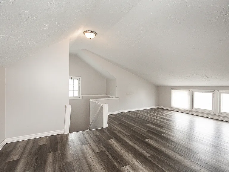 12917 Thornhurst Ave — Photo 10
