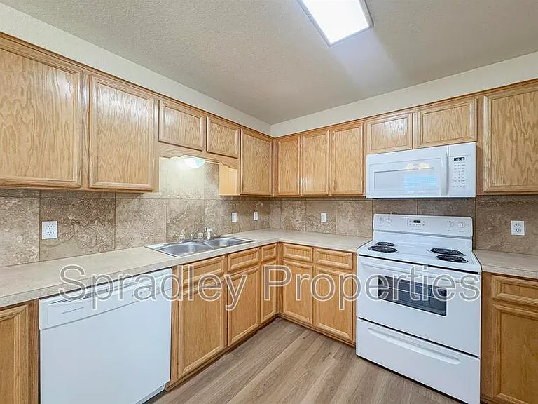 130 Lacey Lou Ln — Photo 7
