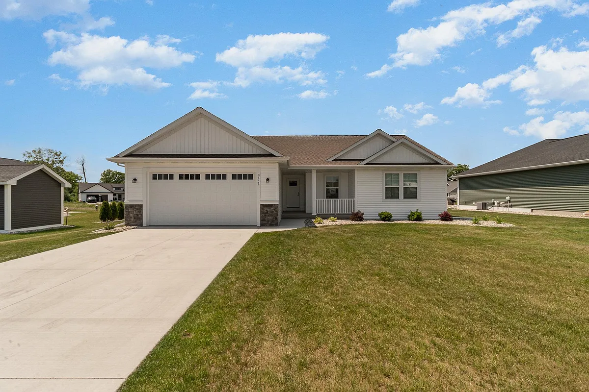 Building Photo - 8441 Cottonwood Dr