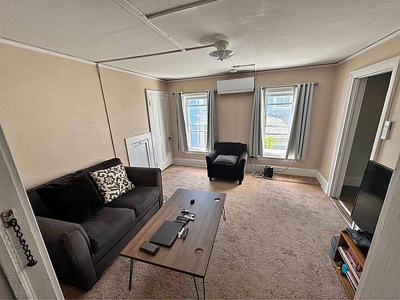 2nd image of 202 S Geneva St APT 1