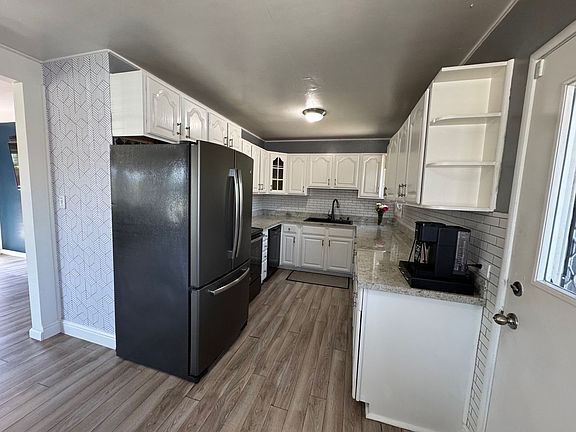 4th image of 891 Warden Ave