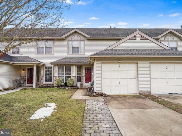 52 Fox Meadow Dr, Sicklerville, NJ 08081