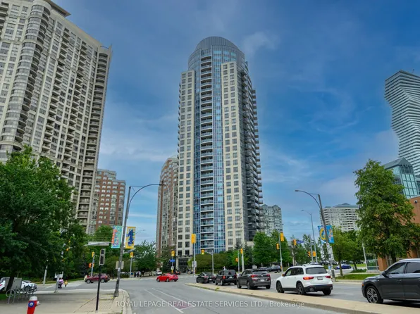 330 Burnhamthorpe Rd W, Mississauga, ON