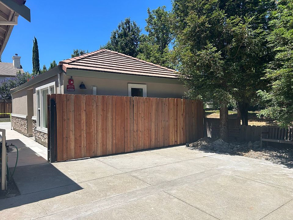 1st image of 2971 Begonia Ct