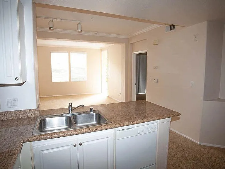 2204 Watermarke Pl #2204 — Photo 6