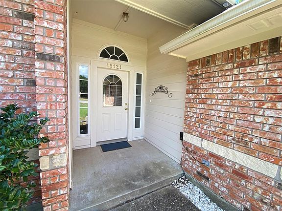 4th image of 18121 Woodside Dr