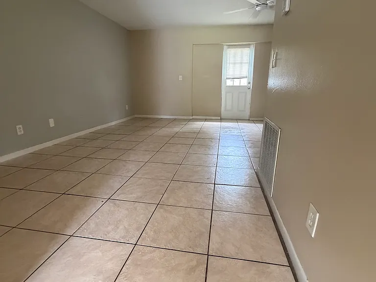 1561 S Boundary St #1 — Photo 4