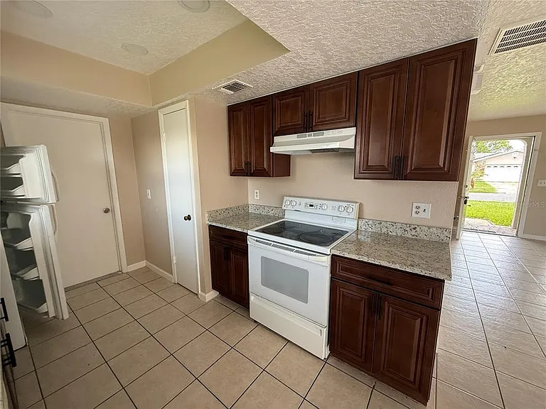 133 Alderwood Dr — Photo 10