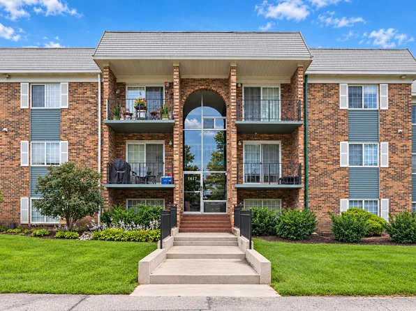 1617 N Windsor Dr APT 208, Arlington Heights, IL 60004