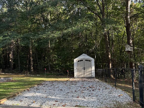 4th image of 450 Pine Grove Rd