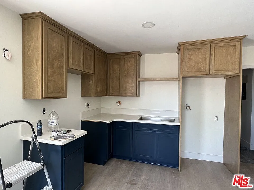 Building Photo - 1336 W 37th Dr #3