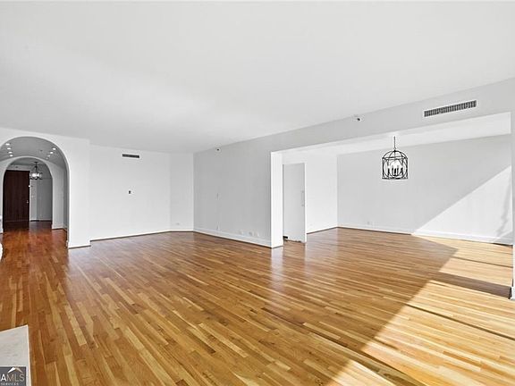 5th image of 2660 Peachtree Rd NW APT 9G