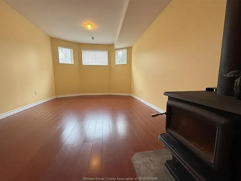 551 Clover St — Photo 5