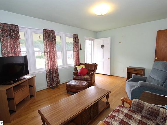 4th image of 8119 Daniel Ct