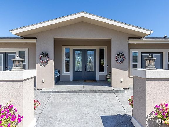 3rd image of 859 Desert Aire Dr SW