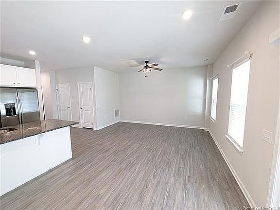 4th image of 307 Capeside Ct #7C